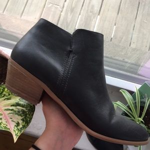Black Leather Bass Ankle Boots - Size 10